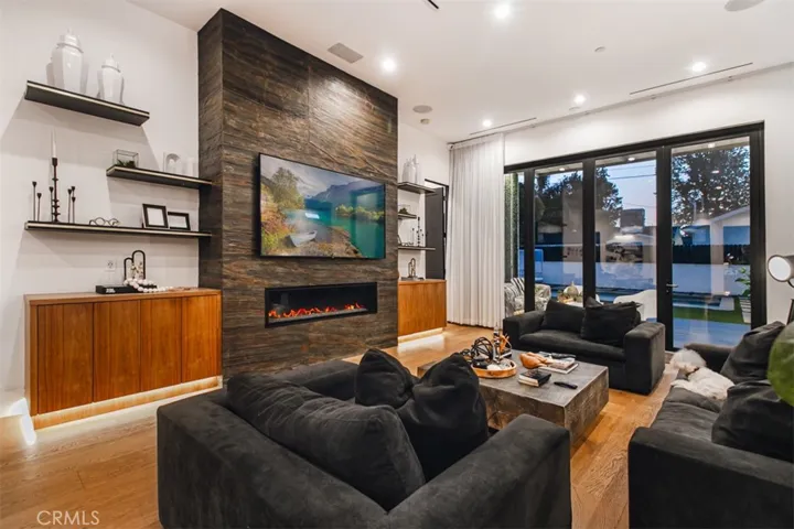 6207 Babcock, North Hollywood, California 91606