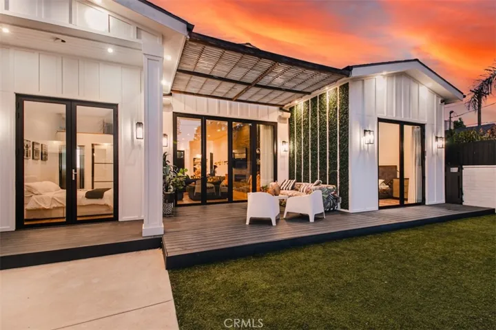 6207 Babcock, North Hollywood, California 91606