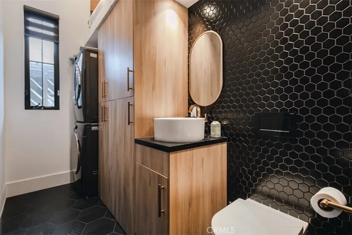 6207 Babcock, North Hollywood, California 91606