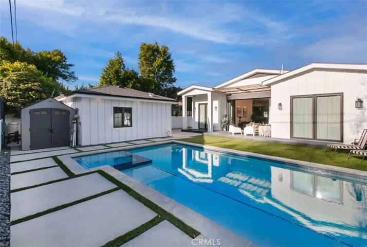 6207 Babcock, North Hollywood, California 91606
