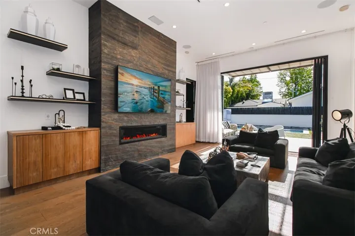6207 Babcock, North Hollywood, California 91606