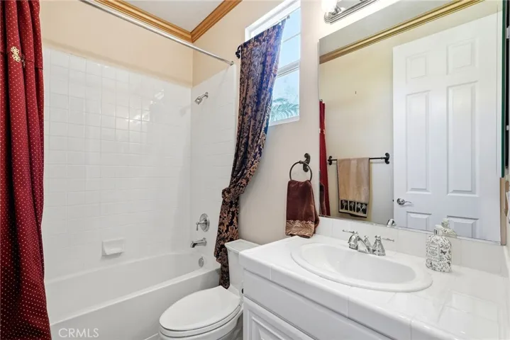 Downstairs ensuite bathroom