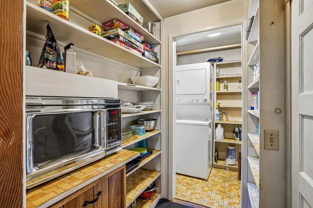13-web-or-mls-Country Club Dr-S1606-025