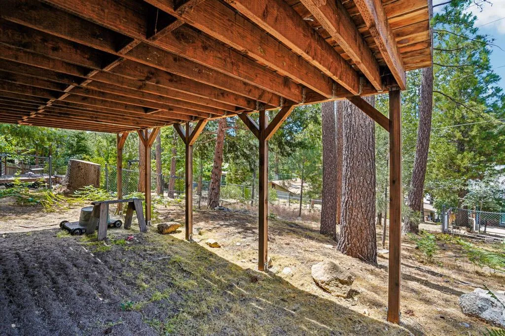 28-web-or-mls-Country Club Dr-S1606-033