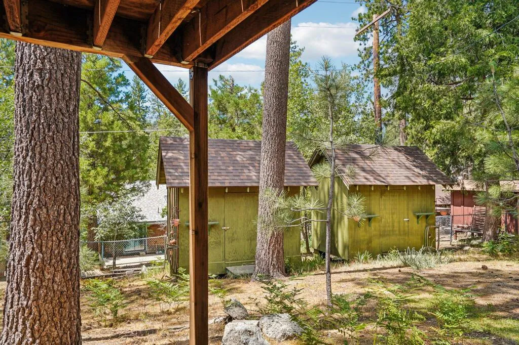 29-web-or-mls-Country Club Dr-S1606-034