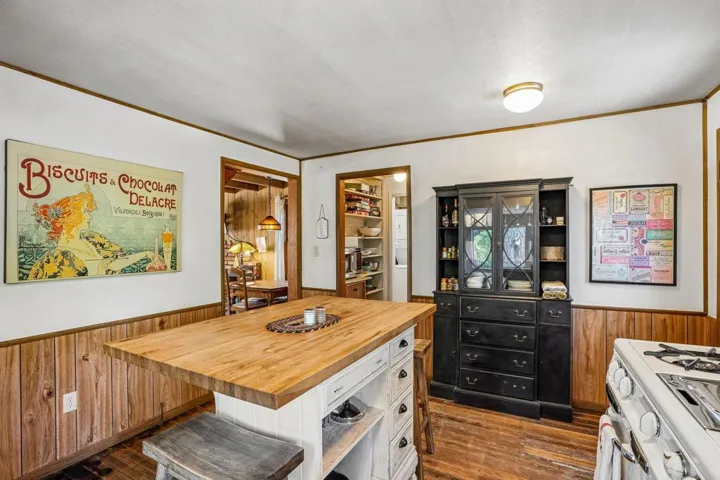 11-web-or-mls-Country Club Dr-S1606-015