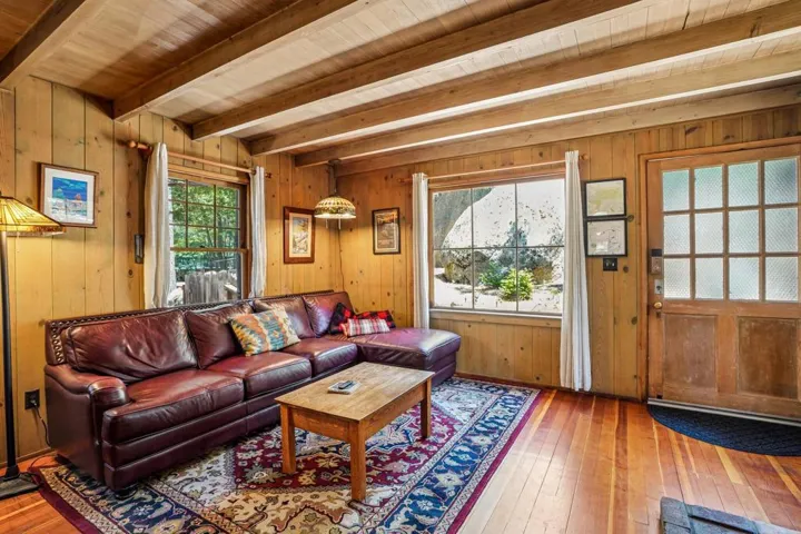 5-web-or-mls-Country Club Dr-S1606-010