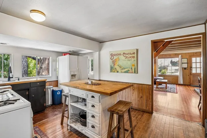 12-web-or-mls-Country Club Dr-S1606-016