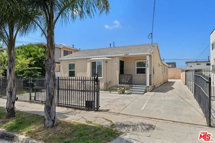 1147 S Kenmore Avenue, Los Angeles, California 90006