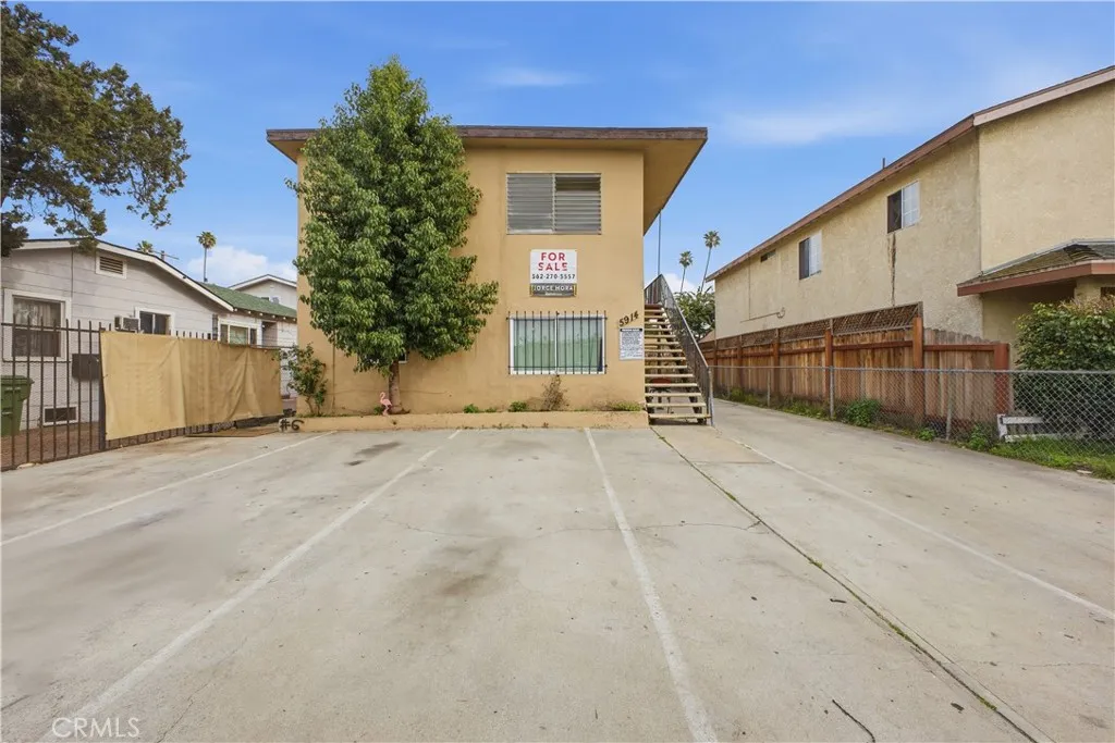 5914 S Hoover St Front 2