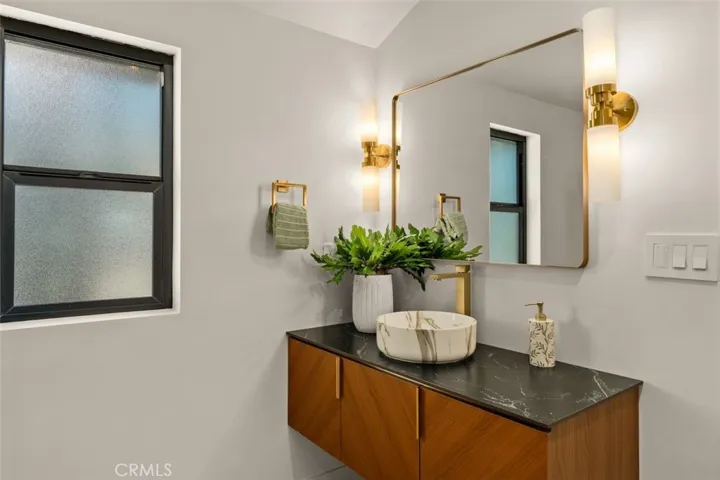 32 W Las Flores Drive, Altadena, California 91001