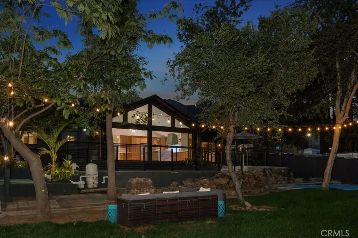 32 W Las Flores Drive, Altadena, California 91001