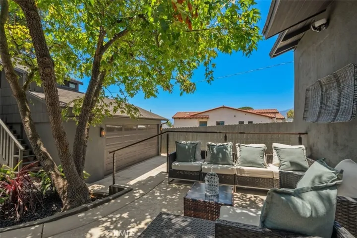 32 W Las Flores Drive, Altadena, California 91001