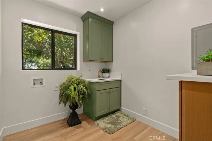 32 W Las Flores Drive, Altadena, California 91001