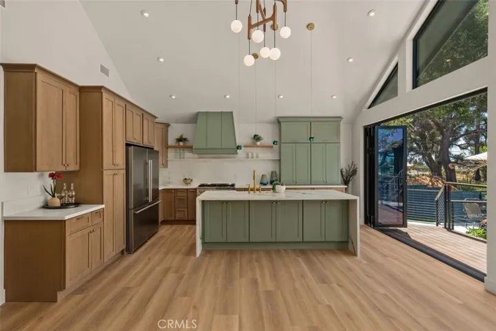 32 W Las Flores Drive, Altadena, California 91001