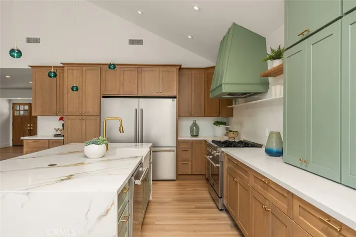 32 W Las Flores Drive, Altadena, California 91001