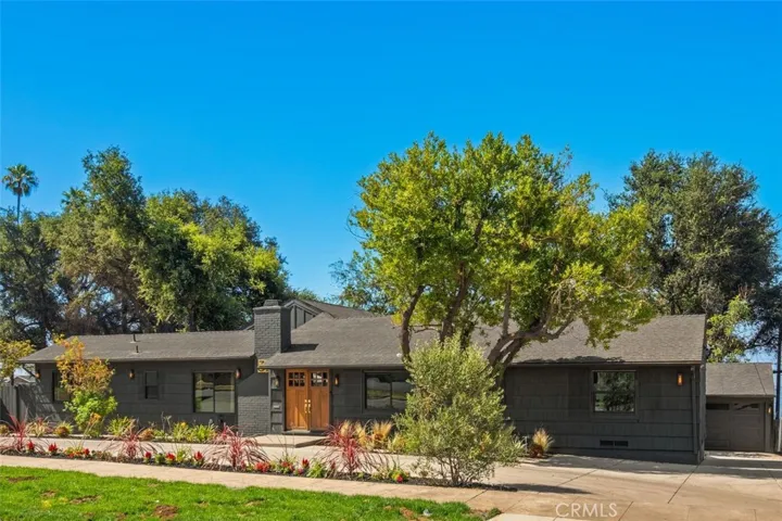 32 W Las Flores Drive, Altadena, California 91001