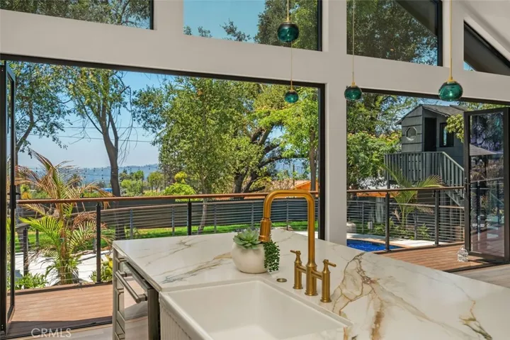 32 W Las Flores Drive, Altadena, California 91001