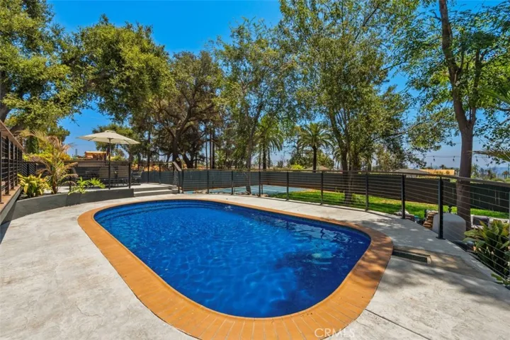 32 W Las Flores Drive, Altadena, California 91001