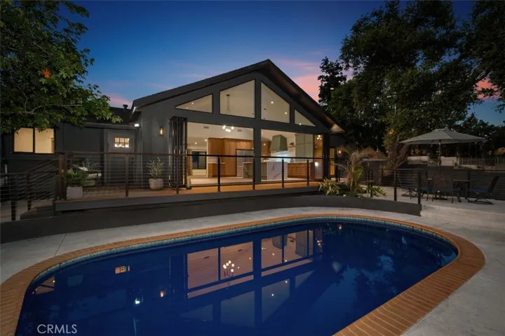 32 W Las Flores Drive, Altadena, California 91001