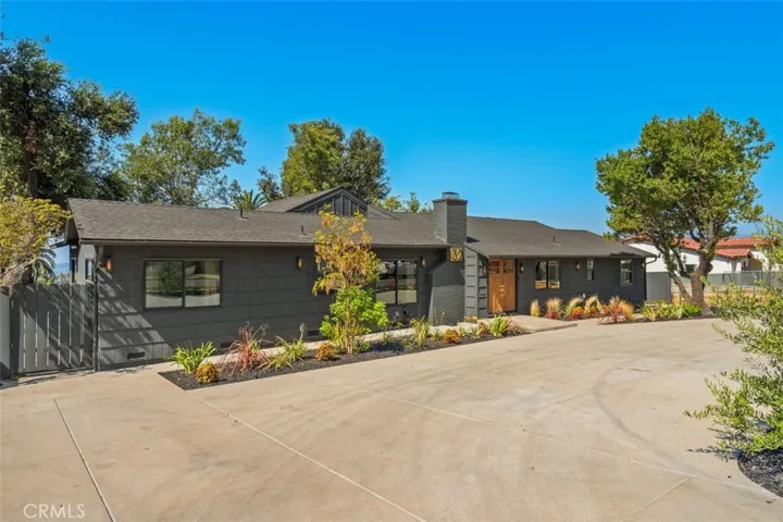 32 W Las Flores Drive, Altadena, California 91001