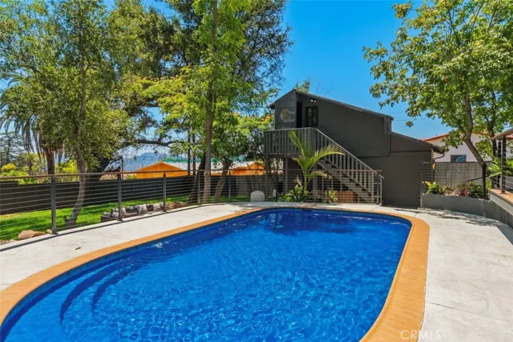 32 W Las Flores Drive, Altadena, California 91001