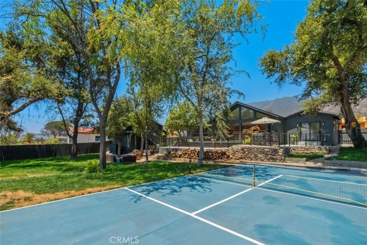 32 W Las Flores Drive, Altadena, California 91001