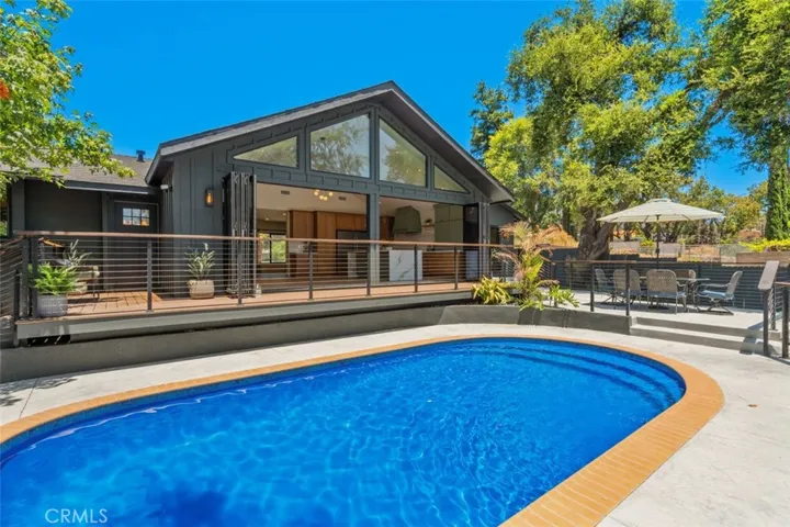 32 W Las Flores Drive, Altadena, California 91001