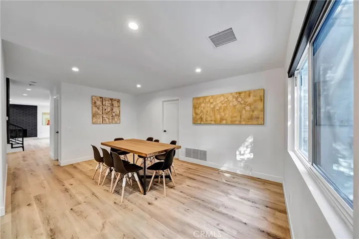 24445 Clipstone, Woodland Hills, California 91367