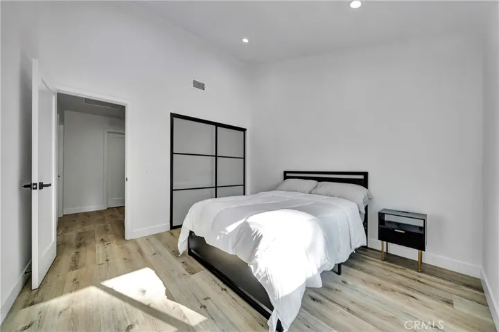 24445 Clipstone, Woodland Hills, California 91367