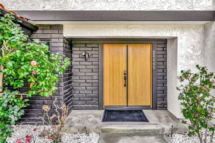 24445 Clipstone, Woodland Hills, California 91367