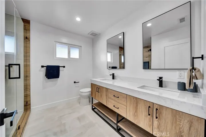 24445 Clipstone, Woodland Hills, California 91367