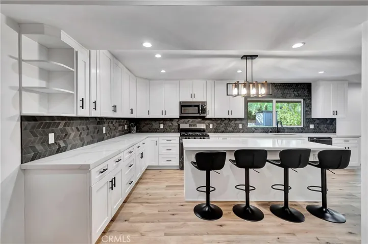 24445 Clipstone, Woodland Hills, California 91367