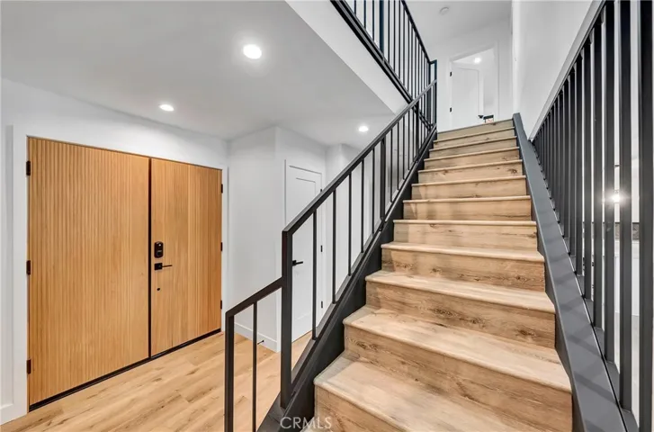 24445 Clipstone, Woodland Hills, California 91367