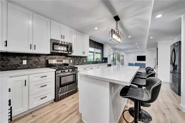 24445 Clipstone, Woodland Hills, California 91367
