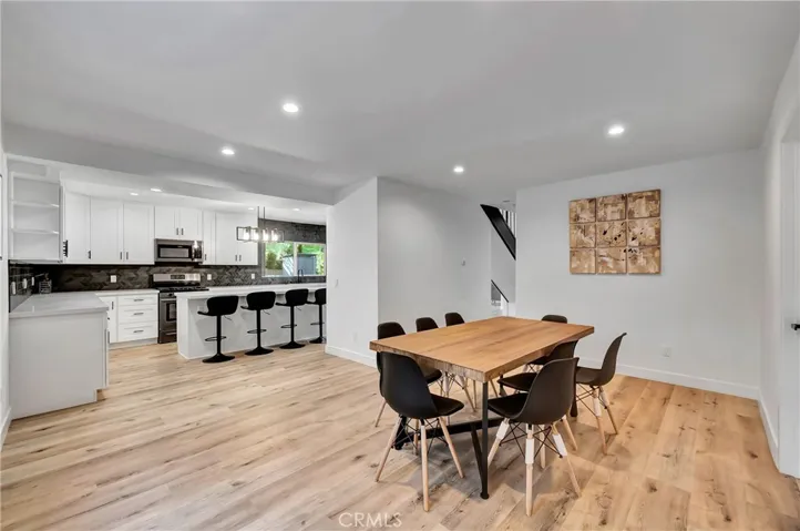 24445 Clipstone, Woodland Hills, California 91367