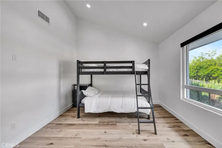 24445 Clipstone, Woodland Hills, California 91367