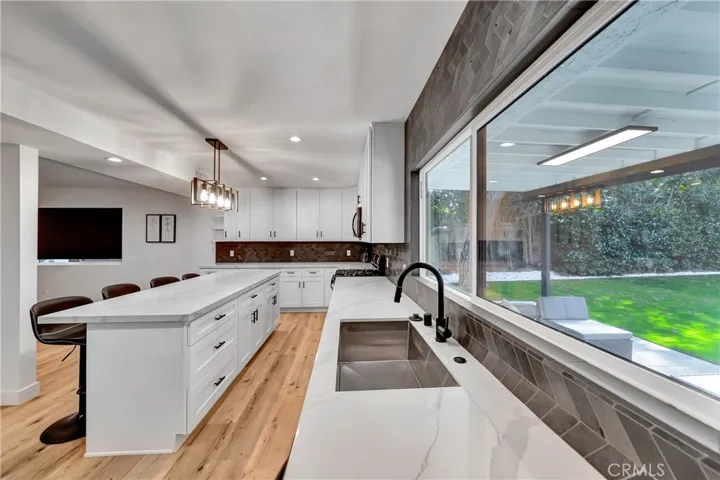 24445 Clipstone, Woodland Hills, California 91367