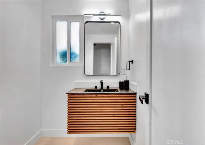 24445 Clipstone, Woodland Hills, California 91367