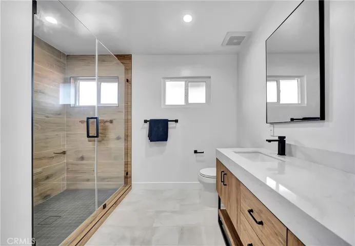 24445 Clipstone, Woodland Hills, California 91367