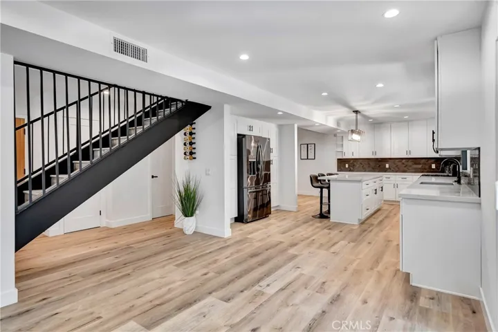 24445 Clipstone, Woodland Hills, California 91367