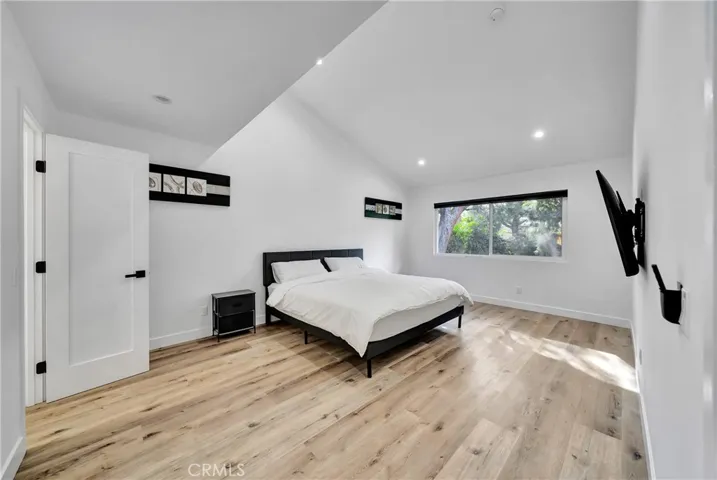 24445 Clipstone, Woodland Hills, California 91367