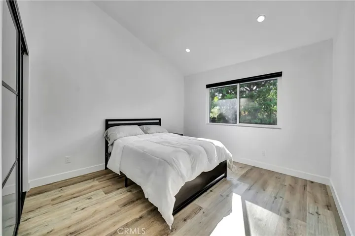 24445 Clipstone, Woodland Hills, California 91367