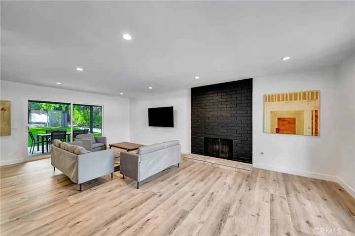 24445 Clipstone, Woodland Hills, California 91367