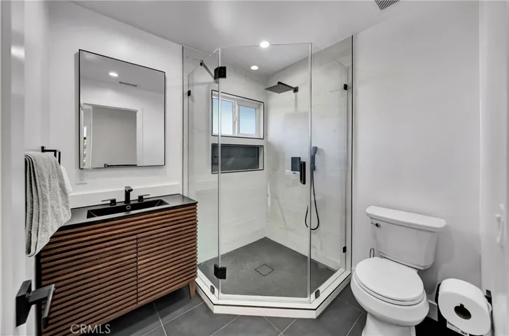 24445 Clipstone, Woodland Hills, California 91367