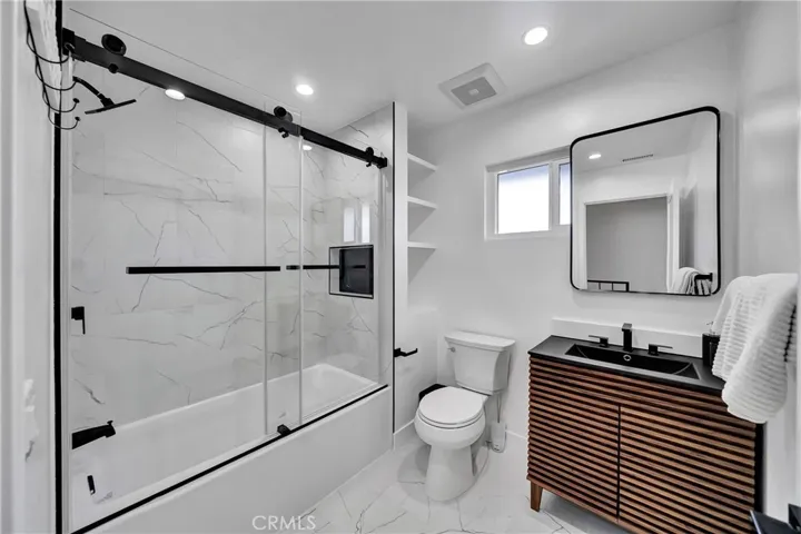 24445 Clipstone, Woodland Hills, California 91367