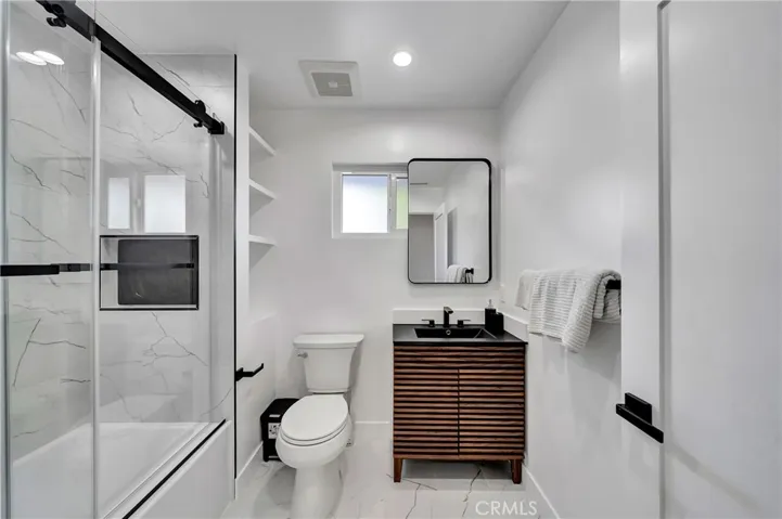 24445 Clipstone, Woodland Hills, California 91367