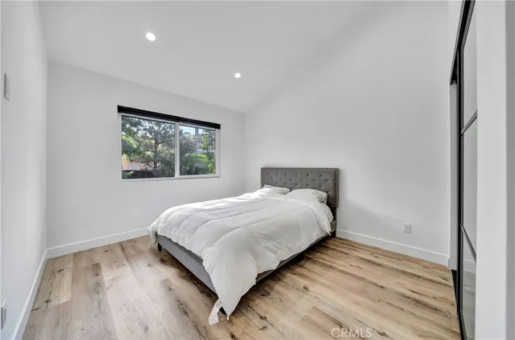 24445 Clipstone, Woodland Hills, California 91367