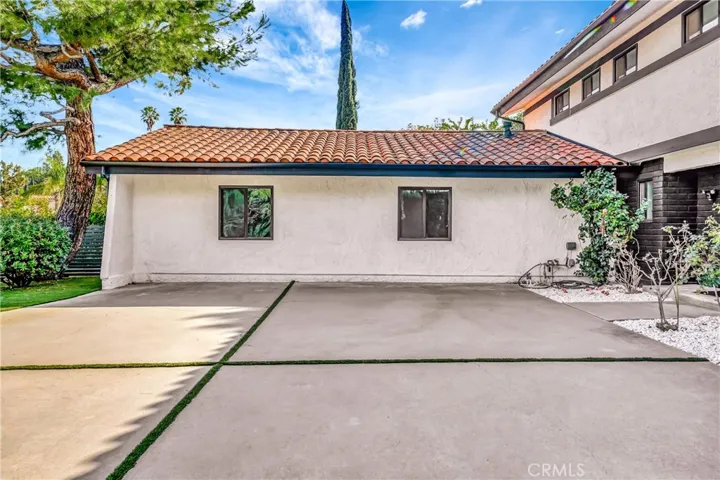 24445 Clipstone, Woodland Hills, California 91367