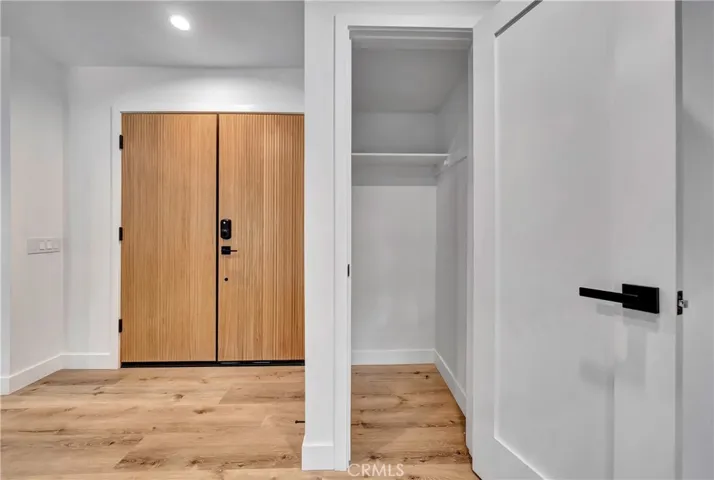 24445 Clipstone, Woodland Hills, California 91367